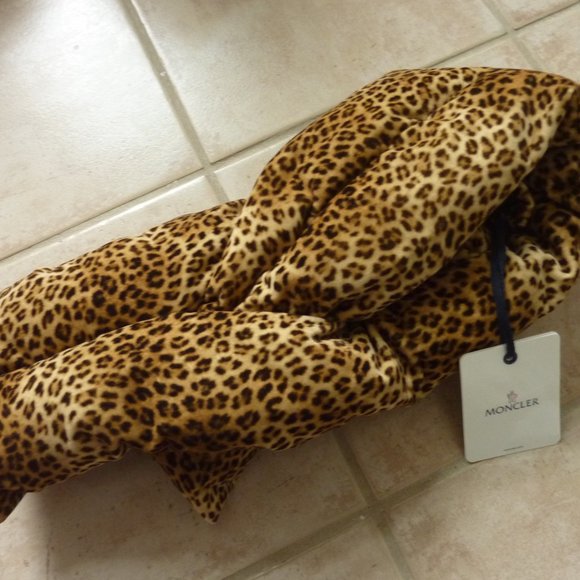 Moncler Leopard Print Down Puffer Scarf 'Sciarpa' - Picture 9 of 14